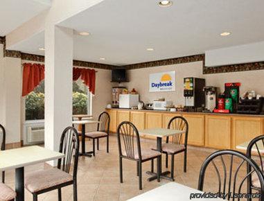 Days Inn & Suites By Wyndham Groton Near The Casinos Экстерьер фото